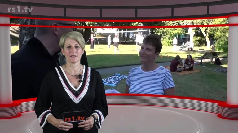 Nicole Dahmen führt durch "Die Woche", der neuen Nachrichtensendung aus Remscheid, produziert im Lüttringhauser TV-Studio. Screenshot: rs1.tv