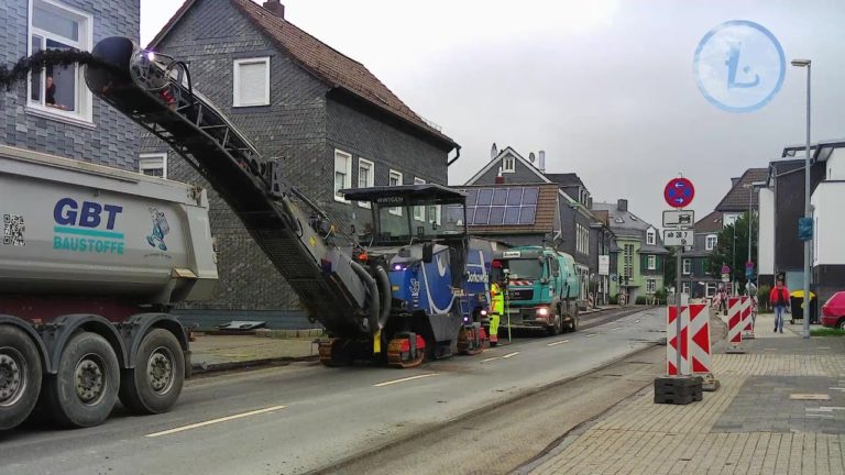 Die Sanierung der Lüttringhauser Kreuzbergstraße startete pünktlich. Screenshot: Sascha von Gerishem