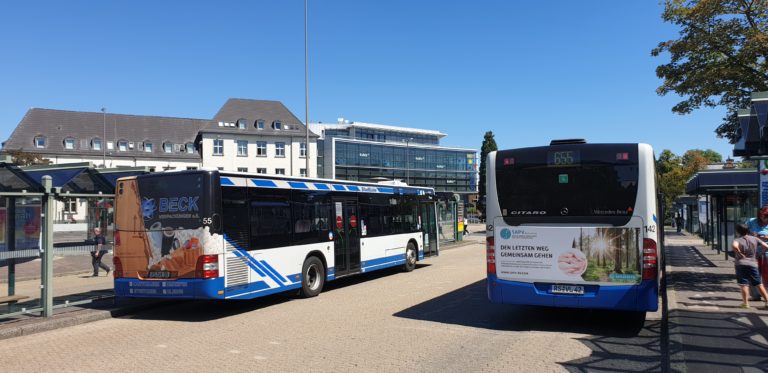 Zeugen gesucht: Flaschenwurf auf Linienbus?