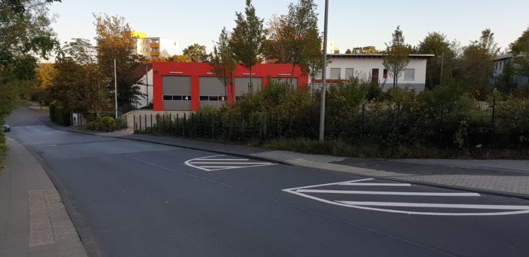 Neue Querungsunterstützung vor der Feuerwache Lüttringhausen