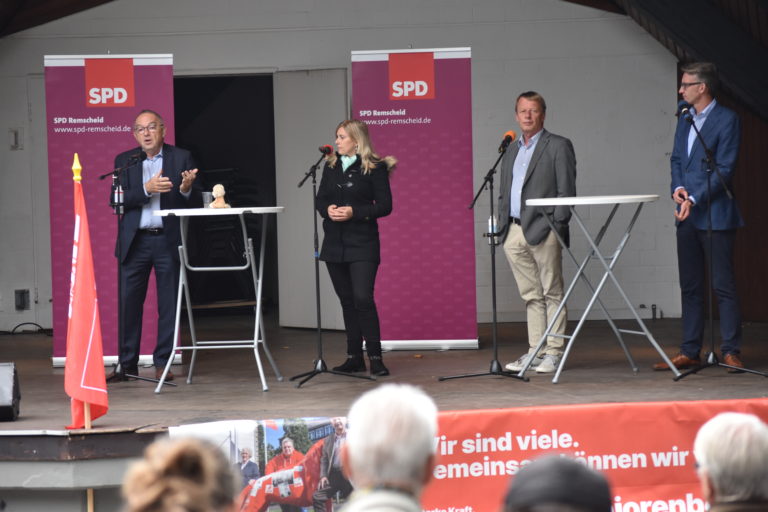 Hoher politischer Besuch im Remscheider Stadtpark