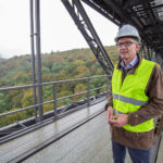 Sven Wolf hält die Idee eines Skywalks unter der Müngstener Brücke für machbar. Foto: Thomas Wunsch