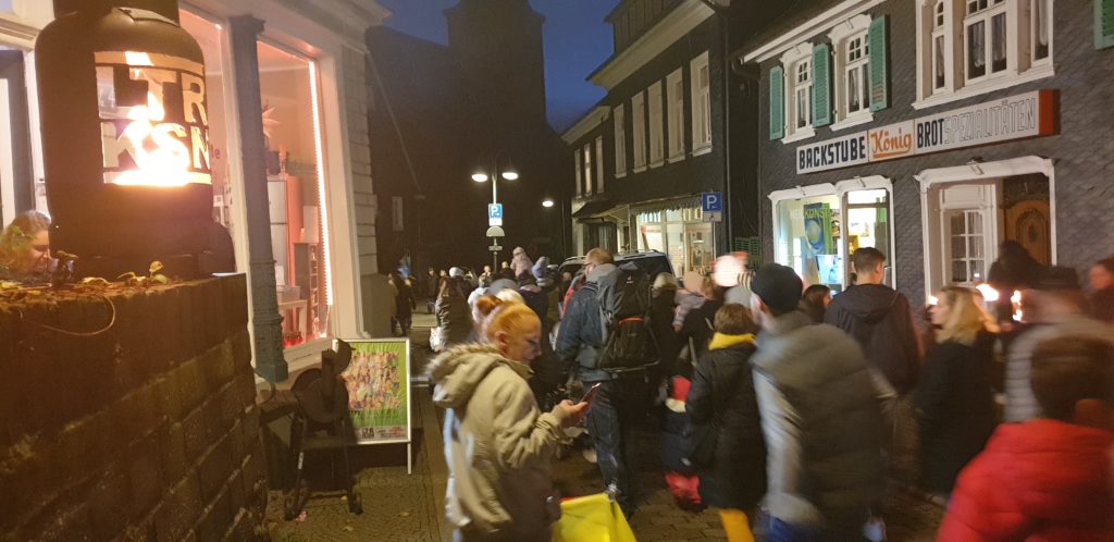 Der 2019er Martinsumzug durch die denkmalgeschützte Lütterkuser Altstadt. Foto: Sascha von Gerishem