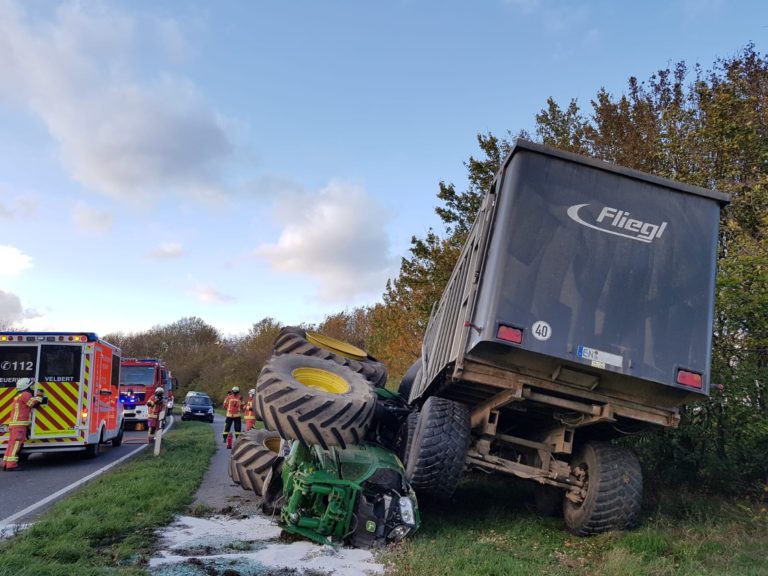 Frontalkollision von Pkw und Trecker