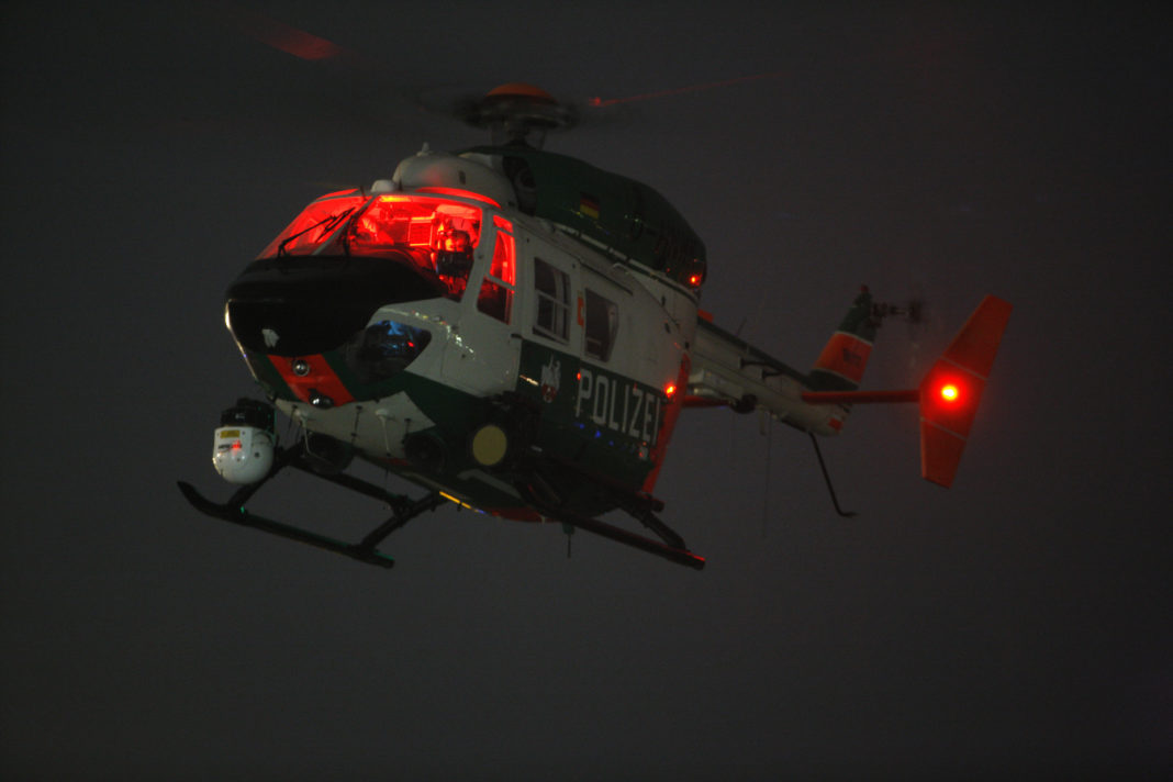 Nächtliche Überwachung mit dem Polizei-Helikopter. Symbolfoto.