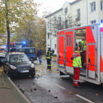 Zur Dauer der Unfallaufnahme musste die Polizei die Dieker Straße im Bereich der Unfallstelle sperren. Foto: Polizei Mettmann