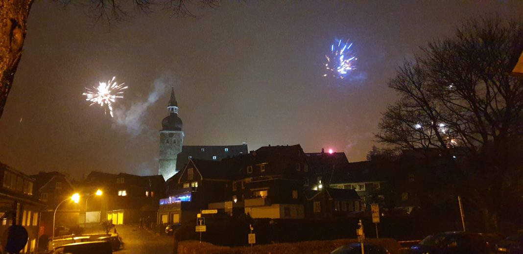Silvesterfeuerwerk über der Lütterkuser Altstadt: Nicht in diesem Jahr. Foto: Sascha von Gerishem