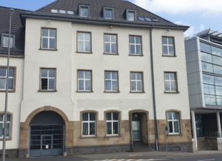 Das Ämterhaus befindet sich in Remscheid auf der Elberfelder Straße 32-36 in 4283 Remscheid. Foto: Sascha von Gerishem