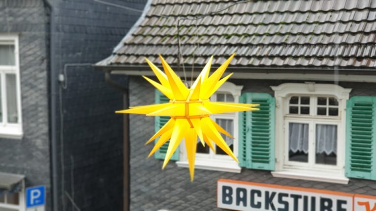 Herrnhuter Sterne hängen schon