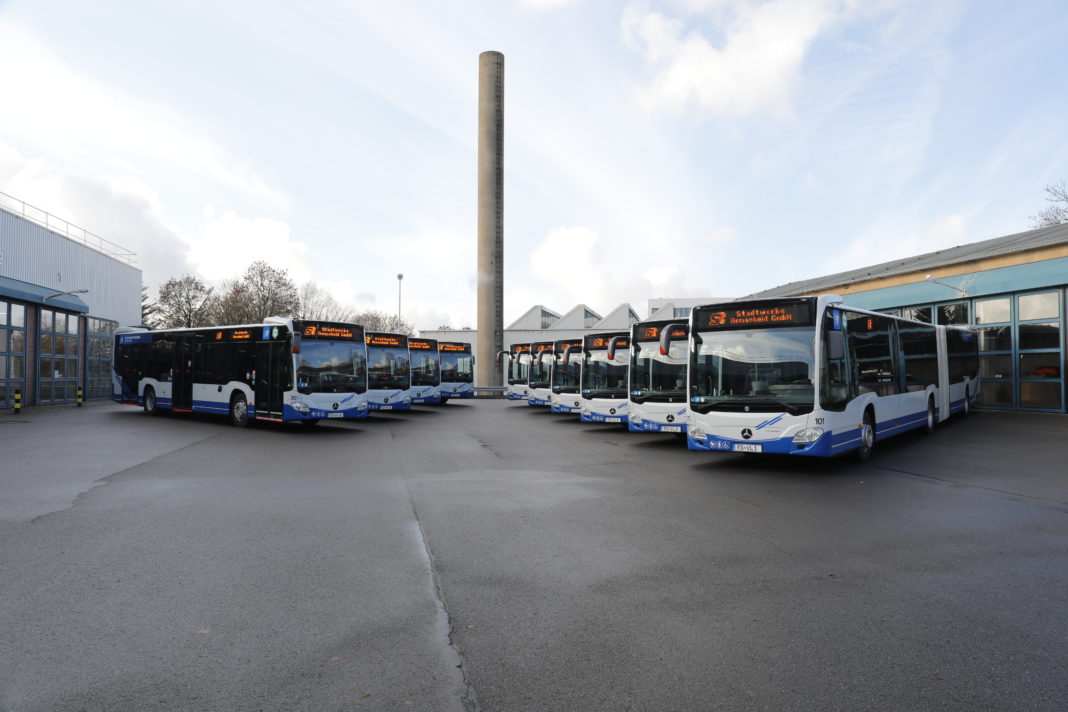 Mit mildem Hybrid weiter in Richtung Zukunft: Due neuen Citaro-Linienbusse der Stadtwerke Remscheid. Foto: Stadtwerke Remscheid.