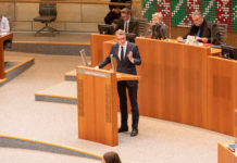 Sven Wolf, SPD-Landtagsabgeordneter für Remscheid und Radevormwald, bei der Plenardebatte im Landtag NRW. Foto: Daniel Behmenburg