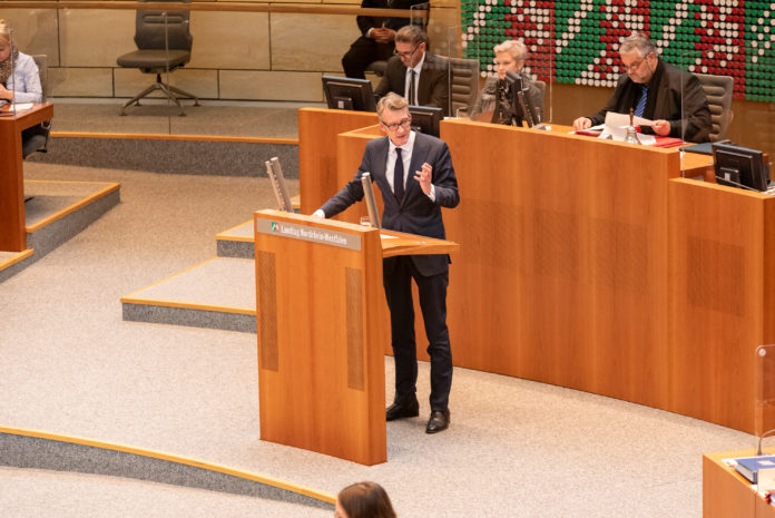Sven Wolf, SPD-Landtagsabgeordneter für Remscheid und Radevormwald, bei der Plenardebatte im Landtag NRW. Foto: Daniel Behmenburg