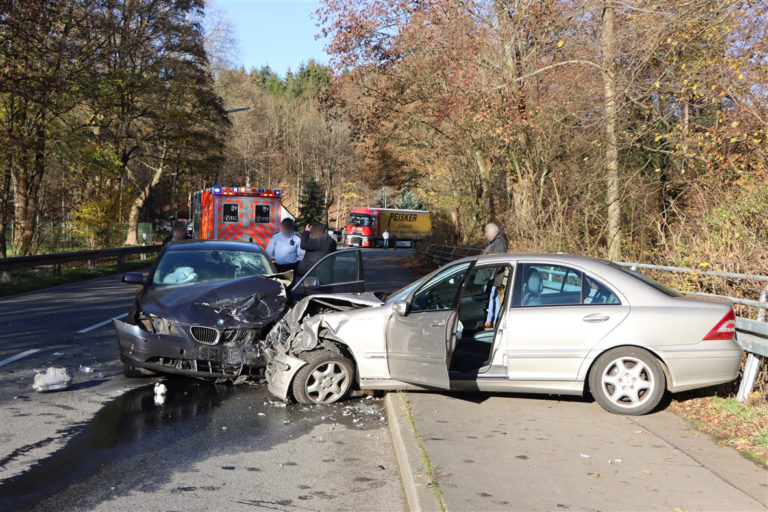 In den Gegenverkehr geraten – Drei Verletzte