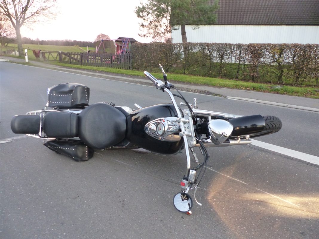 Der 66-jährige Motorradfahrer zog sich bei dem Motorradunfall in Wipperfürth schwere Verletzungen zu. Foto: Polizei Oberberg Der 66-jährige Motorradfahrer zog sich bei dem Motorradunfall in Wipperfürth schwere Verletzungen zu. Foto: Polizei Oberberg