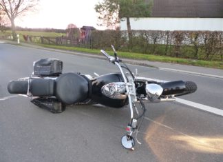 Der 66-jährige Motorradfahrer zog sich bei dem Motorradunfall in Wipperfürth schwere Verletzungen zu. Foto: Polizei Oberberg