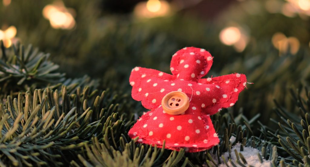 Schmuck für den Weihnachtsbaum kann man auch selber nähen.