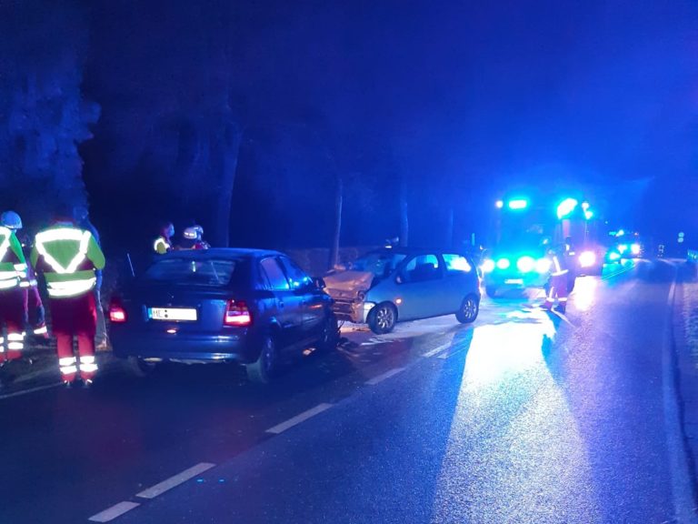 Zwei Verletzte nach Glatteis-Unfall