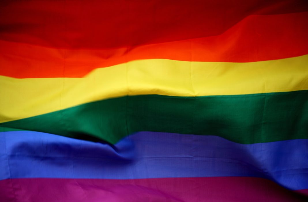 Weithin sichtbares Zeichen für Toleranz und Selbstbestimmung: Die Regenbogenfahne. Foto: Sharon McCutcheon