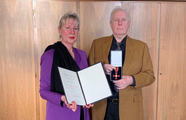 Dr. Ralf Flügge mit Verdienstkreuz am Bande der Bundesrepublik Deutschland ausgezeichnet