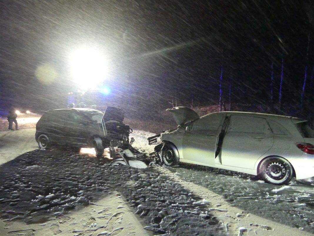 Unfall auf der B 229 in Radevormwald-Wintershaus. Foto: Polizei OberBerg