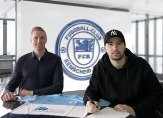Vincenzo Lorefice, hier neben Cheftrainer Marcel Heinemann, unterschrieb beim FC Remscheid einen Vertrag bis zum 30. Juni 2022. Foto: FC Remscheid