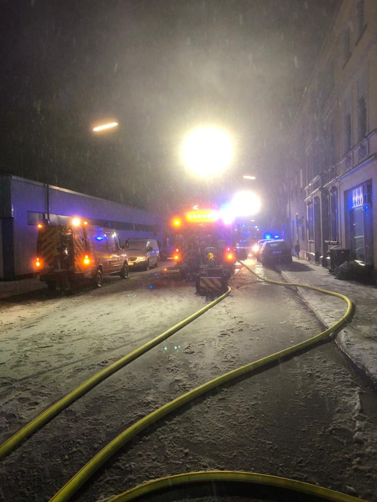 Die Langenberger Straße war während des Einsatzes zeitweilig komplett gesperrt. Foto: Feuerwehr Velbert