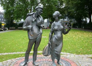 Das Bandwirker-Denkmal in Wuppertal-Ronsdorf. Foto: Frank Vincentz [CC BY-SA 3.0 (https://creativecommons.org/licenses/by-sa/3.0)]