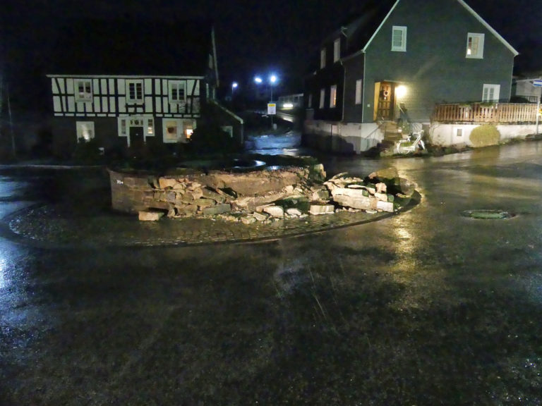 Nach Unfall im Kreisverkehr geflüchtet