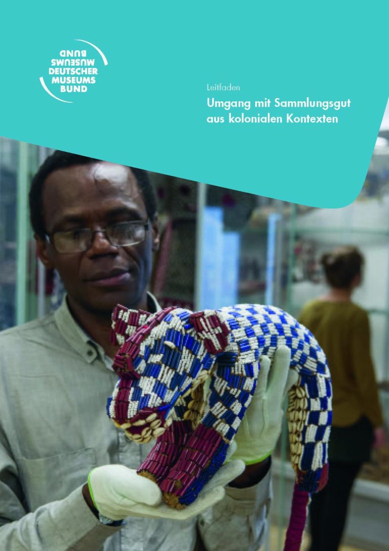 Aufarbeitung des kolonialen Erbes: Deutscher Museumsbund publiziert Leitfaden