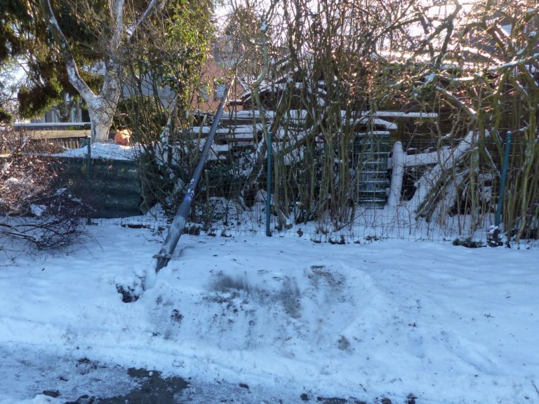 Laterne umgefahren und geflüchtet