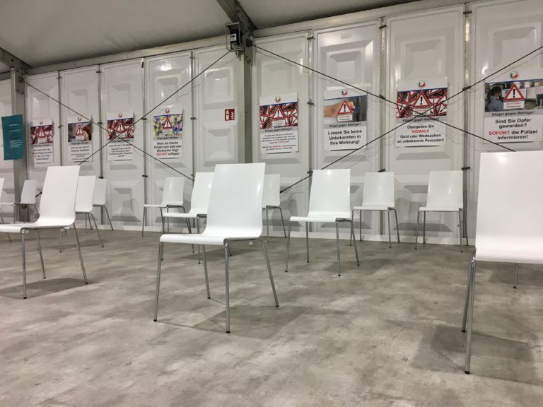 Polizei warnt in Impfzentren vor Trickbetrügern