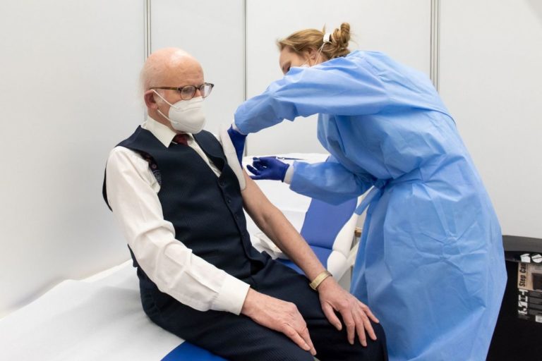 Erste Impfung: Interview mit Gerhard Jakschas