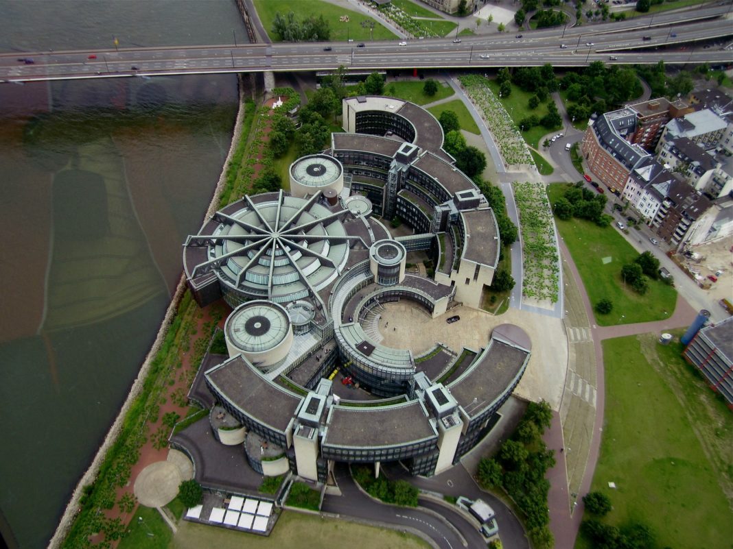 Das Landtagsgebäude von Nordrhein-Westfalen in Düsseldorf. Foto: Heinz Teuber