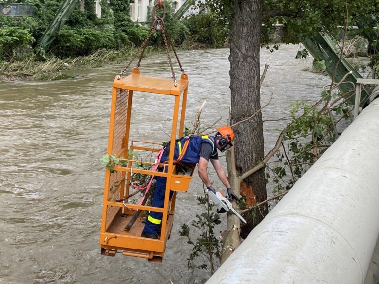 Auswirkungen von Tief Bernd: Technisches Hilfswerk Remscheid im Dauereinsatz