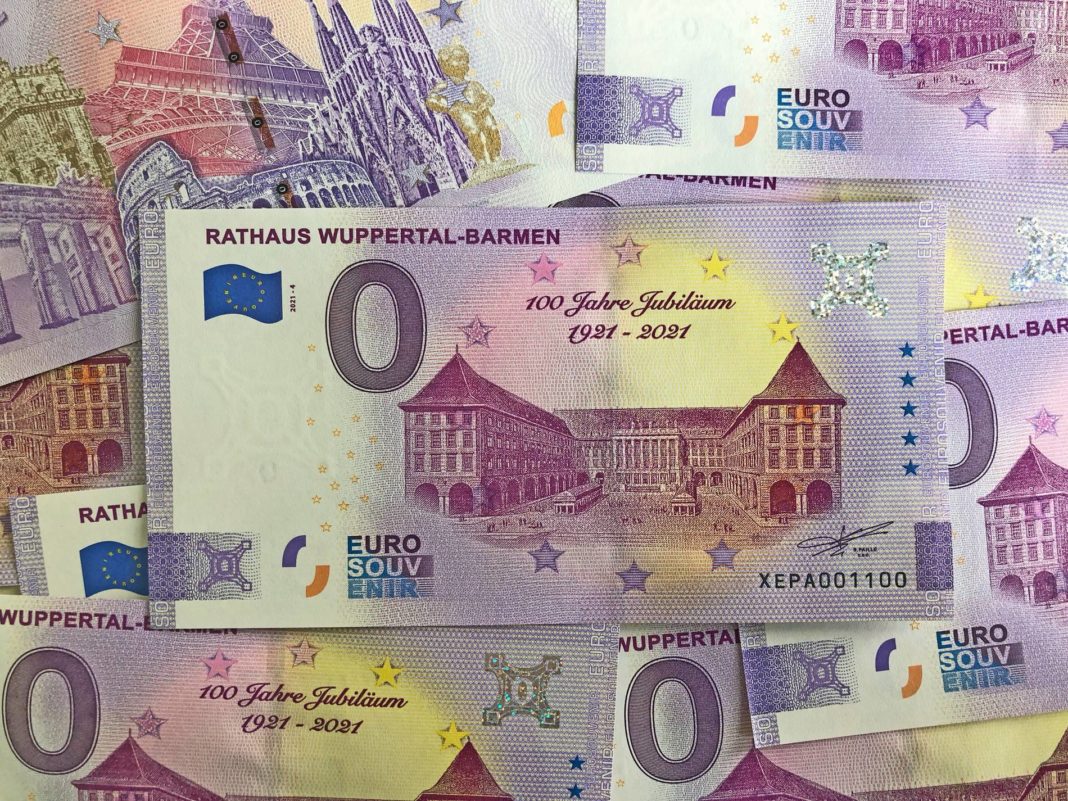 Zum 100. Geburtstag vom Rathaus Wuppertal-Barmen gibt Wuppertal Marketing einen 0-Euro-Schein heraus. Foto: Wuppertal Marketing