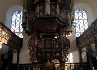 In der evangelischen Stadtkirche Lüttringhausen, oben ein Teil der Beckerath-Orgel. Foto: Sascha von Gerishem