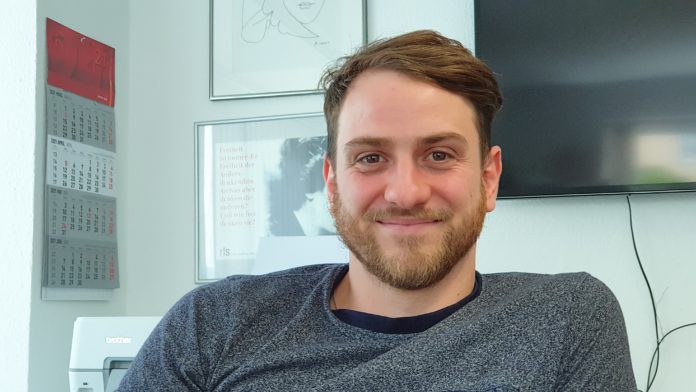 Colin Cyrus, Bezirksvertreter BV Lennep, Sachkundiger Bürger im Ausschuss für Wirtschaftsförderung und Mobilität, Umweltpolitischer Sprecher und Kreisgeschäftsführer von Die Linke.Remscheid. Foto: Sascha von Gerishem Colin Cyrus, Bezirksvertreter BV Lennep, Sachkundiger Bürger im Ausschuss für Wirtschaftsförderung und Mobilität, Umweltpolitischer Sprecher und Kreisgeschäftsführer von Die Linke.Remscheid. Foto: Sascha von Gerishem