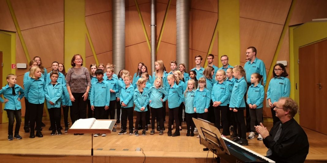Der Remscheider Kinder- und Jugendchor VOICES unter Leitung von Astrid Ruckebier. Foto: VOICES