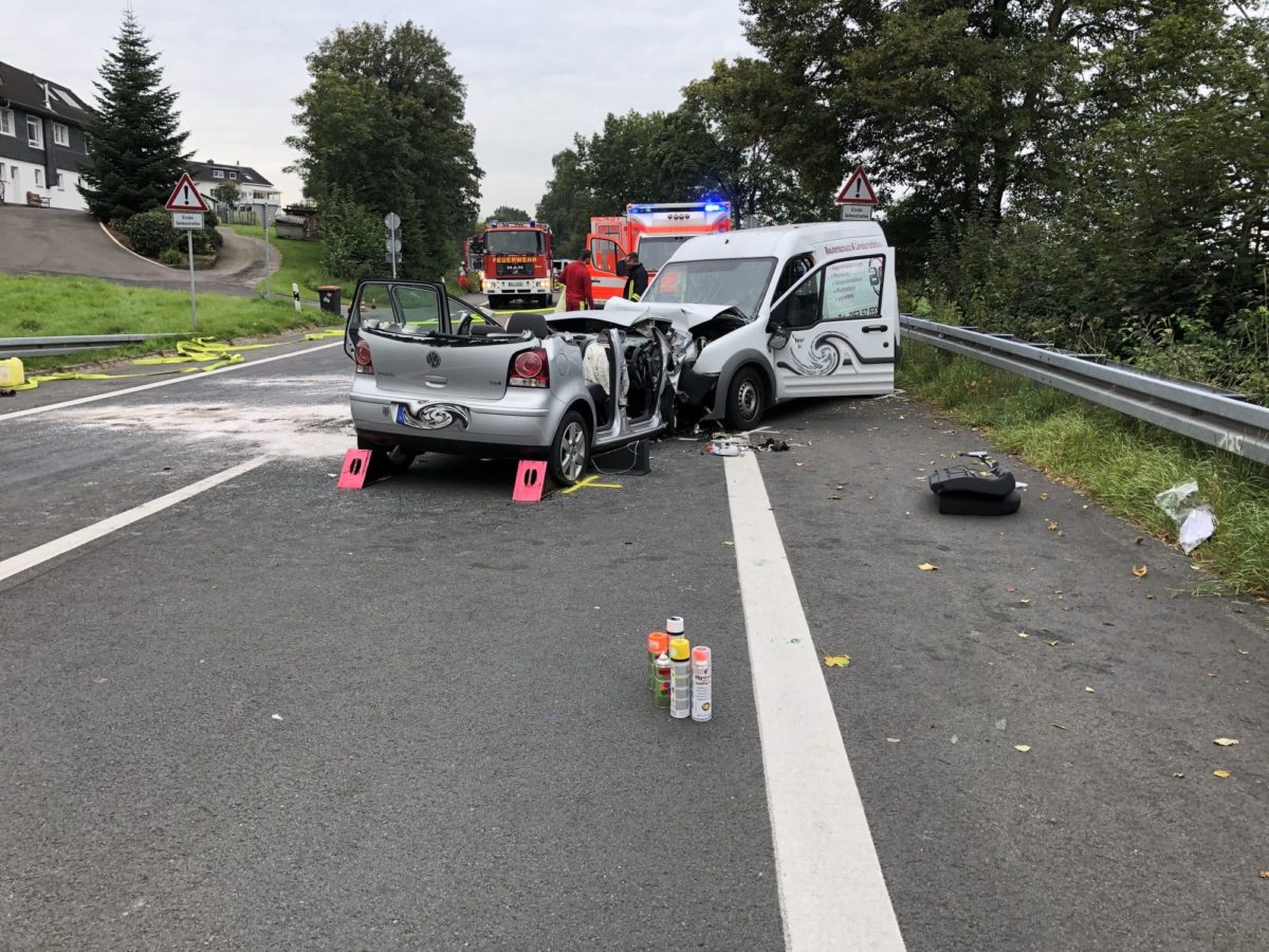 Frontalzusammenstoß: Ein Schwerverletzter bei Unfall in Laudenberg. Foto: Polizei RheinBerg