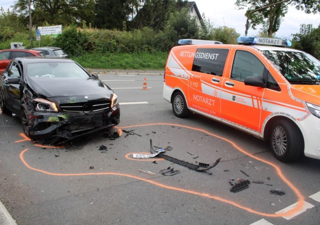 Schwerer Verkehrsunfall in Moitzfeld. Foto: Polizei RheinBerg