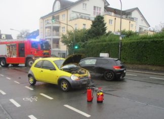 Verkehrsunfall in Wermelskirchen mit mehreren Beteiligten aus Remscheid. Foto: Polizei RheinBerg