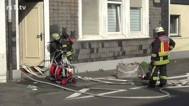 Wohnungsbrand auf der Kölner Straße in Remscheid-Lennep. Screenshot: rs1.tv