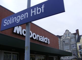 Am Hauptbahnhof in Solingen gibt es auch McDonald's, dort wird aber nicht geimpft. Foto: Sludge G / https://www.flickr.com/photos/sludgeulper/4301717866 (CC BY 2.0)