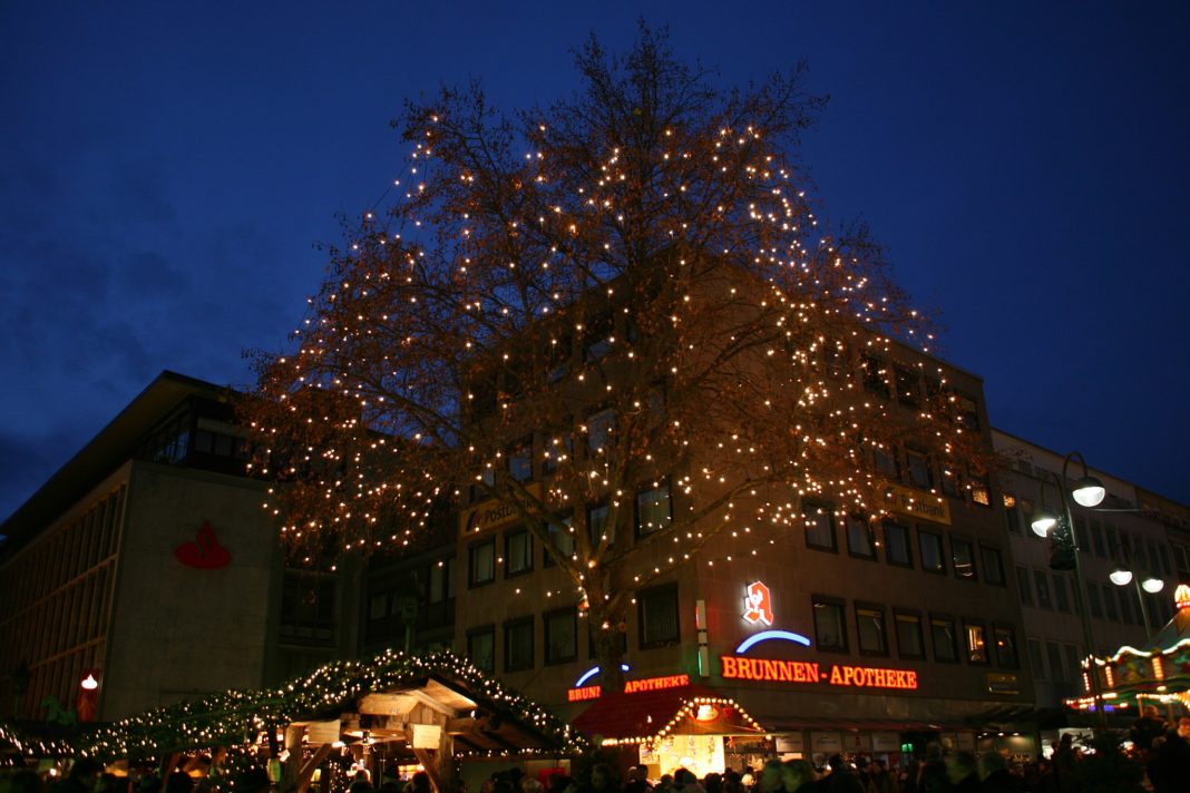 Der Weihnachtsmarkt am Dr.-Ruer-Platz in Bochum. Archivfoto: Frank Vincentz, CC BY-SA 3.0 , via Wikimedia Commons