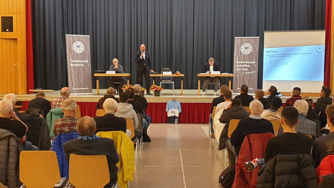 Auf der Mitgliederversammlung 2021 vom FC Remscheid. Foto: rs1.tv