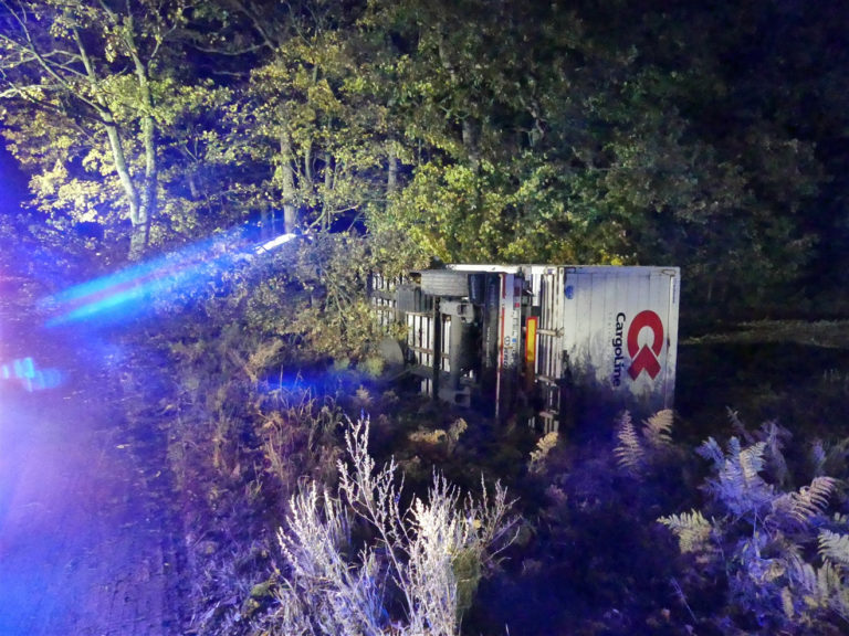 Sattelzug verunglückt – B483 für mehrere Stunden gesperrt