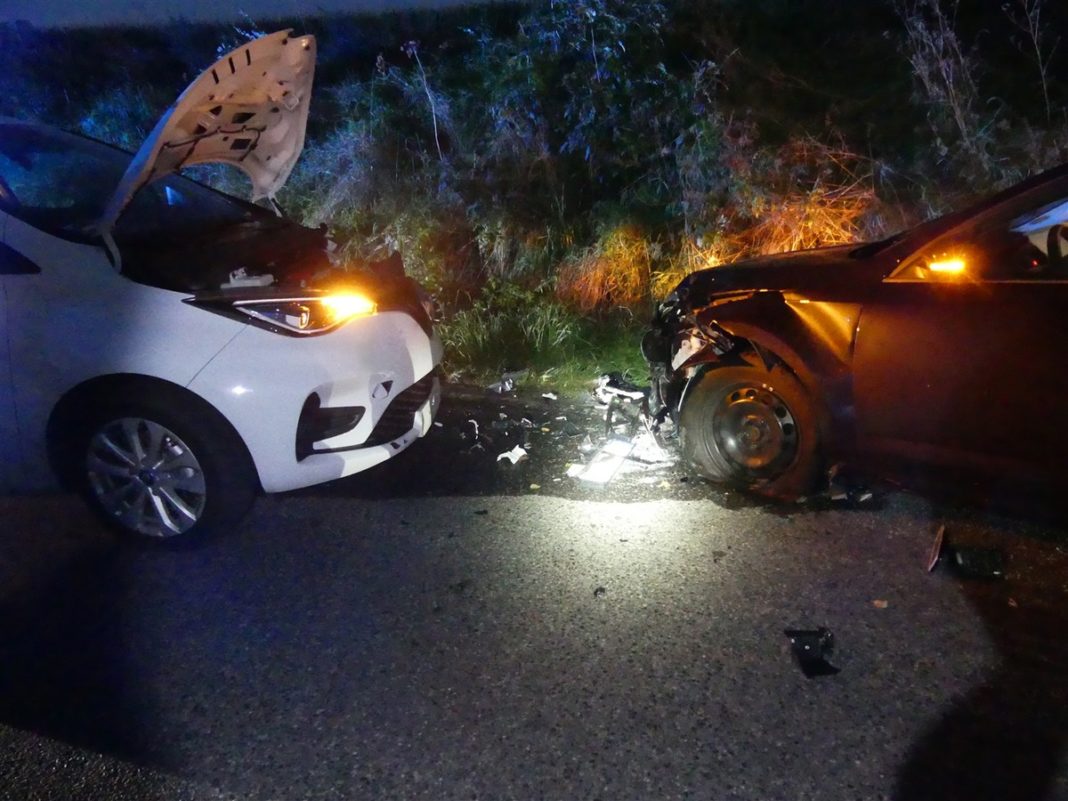 Unfall auf der L81: Frontalzusammenstoß. Foto: Polizei Oberberg