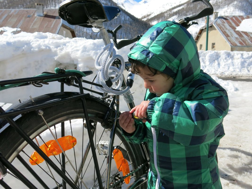 Schon als Kind sollte man sein Fahrrad reparieren können.