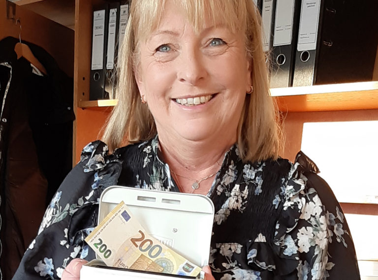 Mitarbeitende der Zentralbibliothek Remscheid spenden an die Fluthilfe