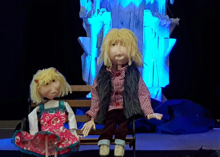 Die Schneekönigin auf Tournee durch Bergische Wohnstuben